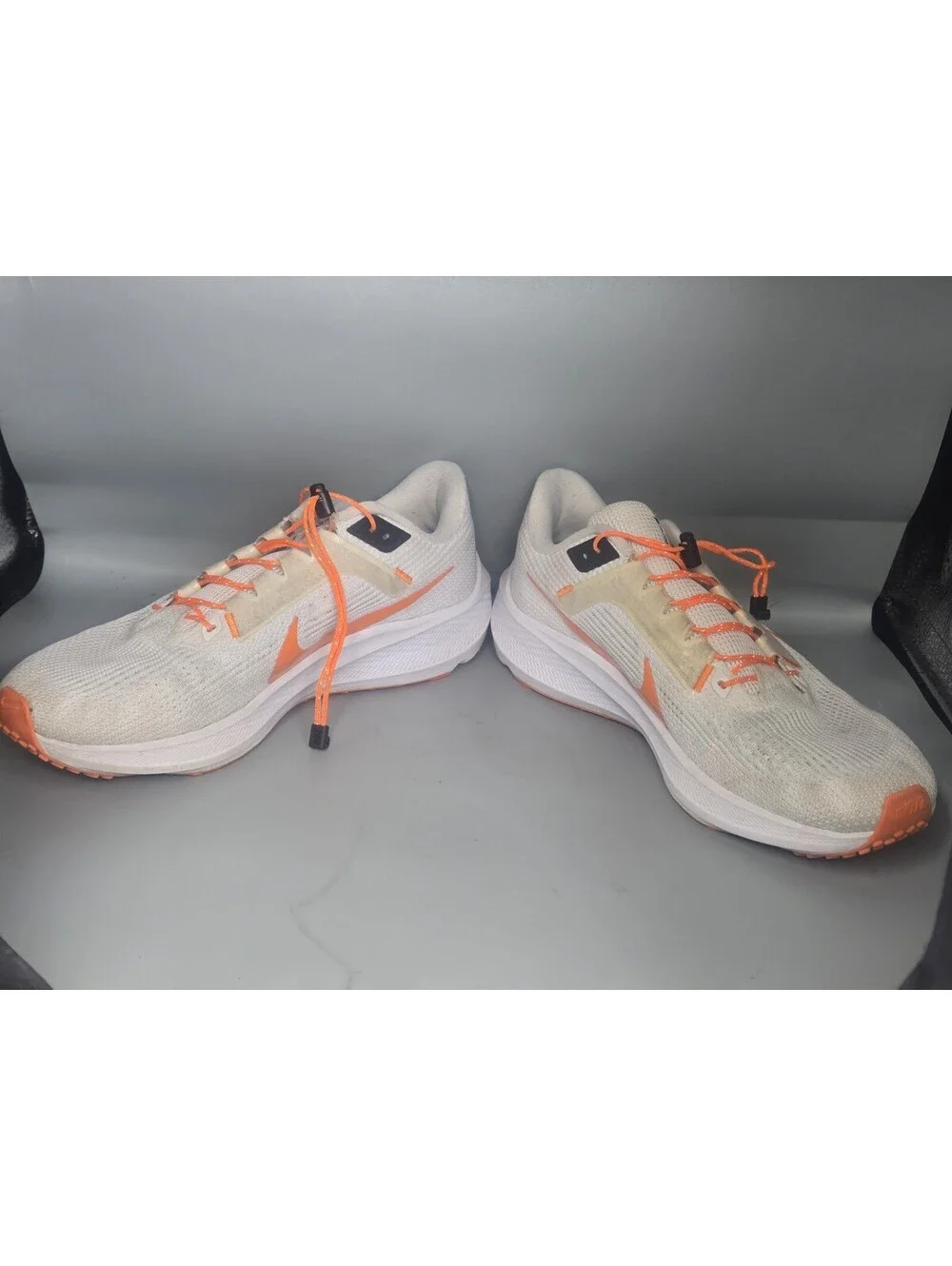 Nike Air Zoom Pegasus 40 Mens size 7.5 White, Orange, Black Pre-Owned